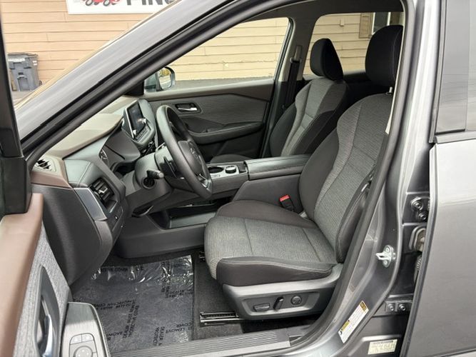 Photo 11 of this NISSAN ROGUE