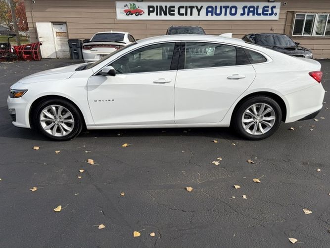 Photo 2 of this CHEVROLET MALIBU