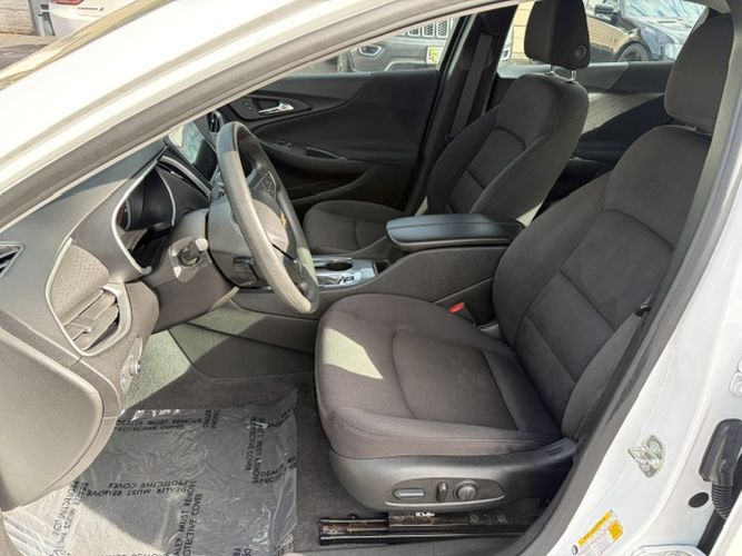 Photo 11 of this CHEVROLET MALIBU