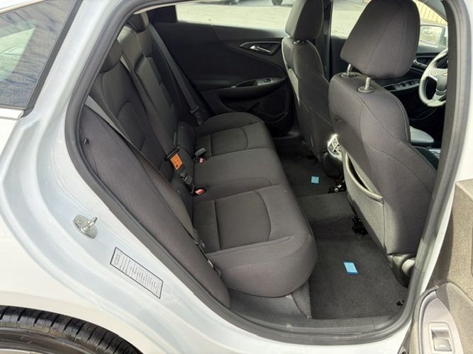 Photo 13 of this CHEVROLET MALIBU