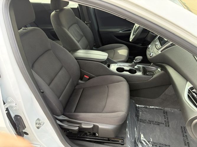 Photo 14 of this CHEVROLET MALIBU