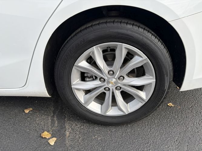 Photo 18 of this CHEVROLET MALIBU
