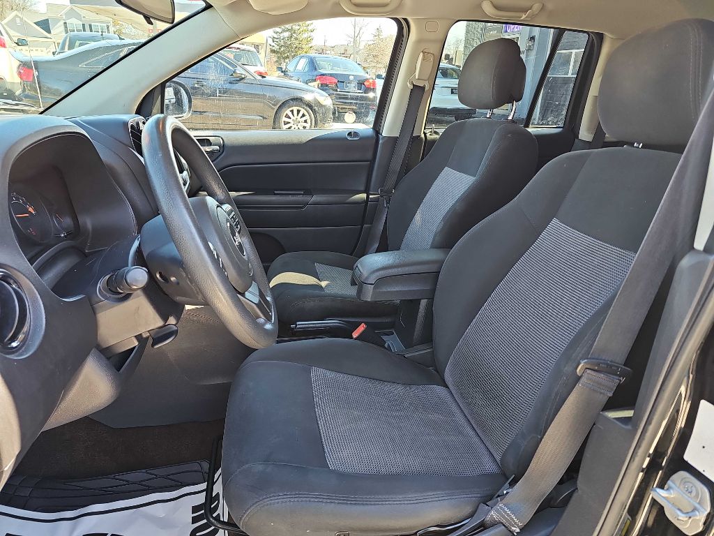 Photo 10 of this JEEP COMPASS