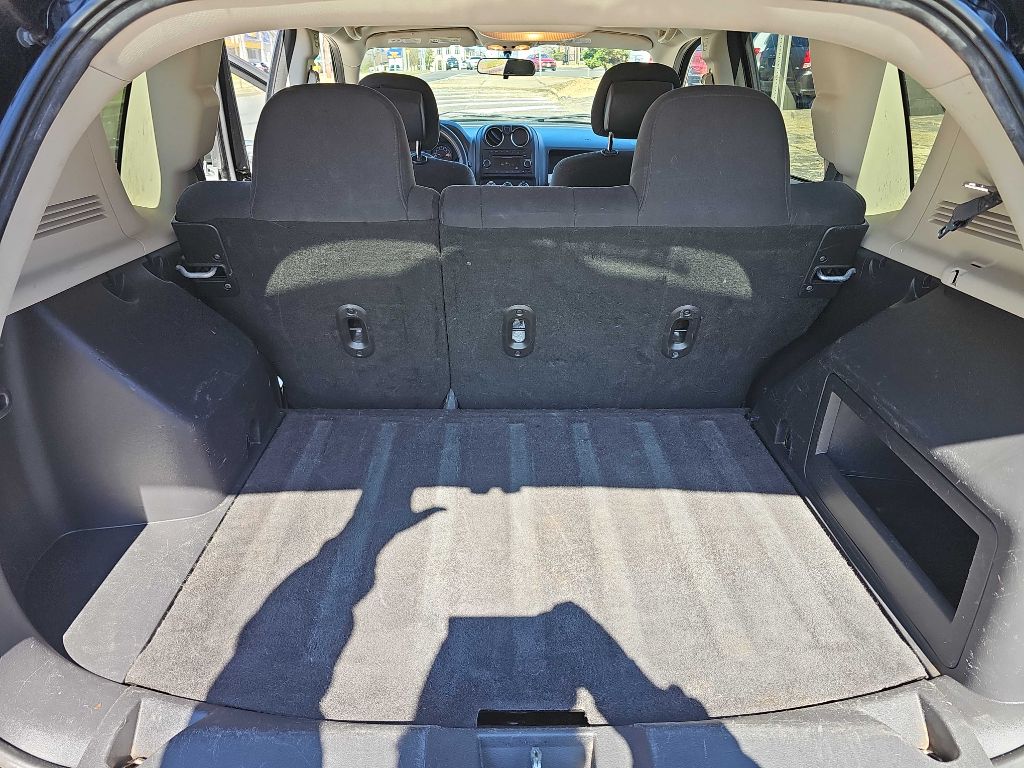 Photo 15 of this JEEP COMPASS