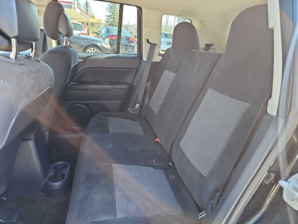 Photo 12 of this JEEP COMPASS