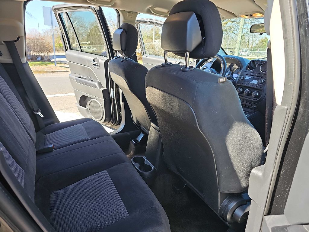 Photo 13 of this JEEP COMPASS