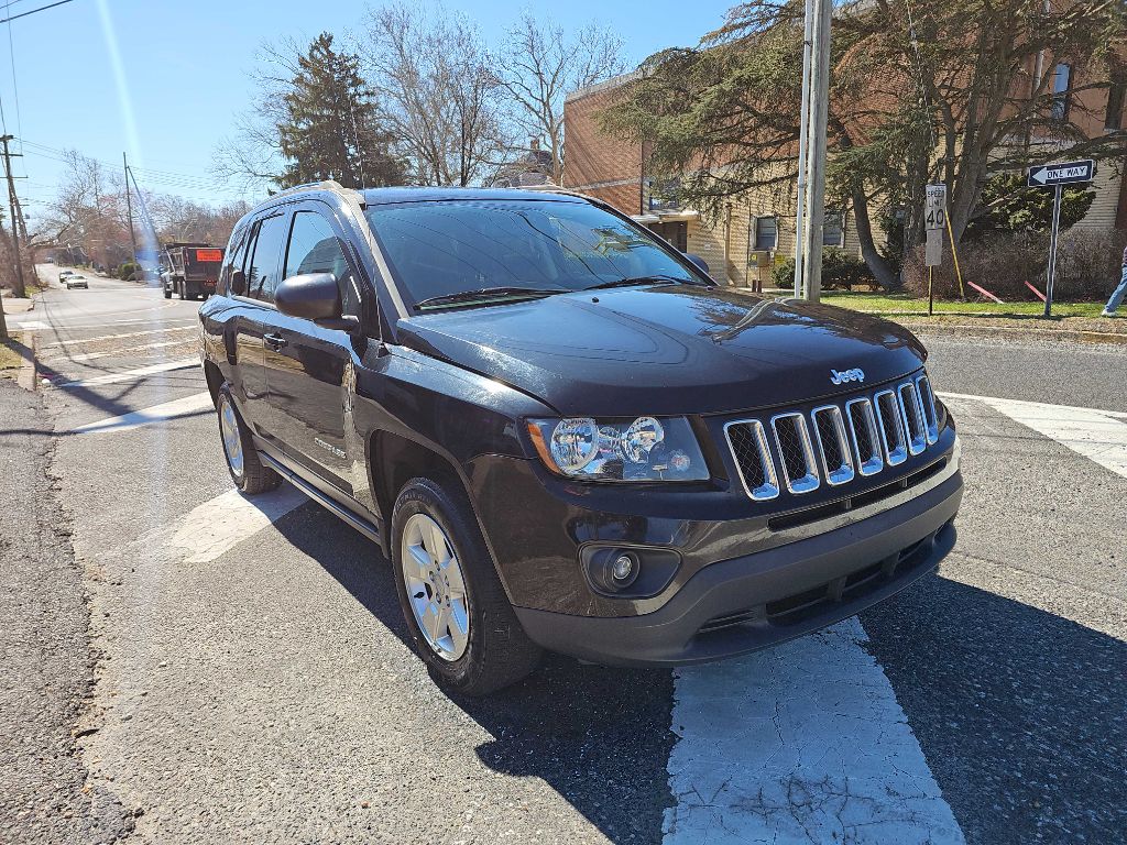 Photo 3 of this JEEP COMPASS
