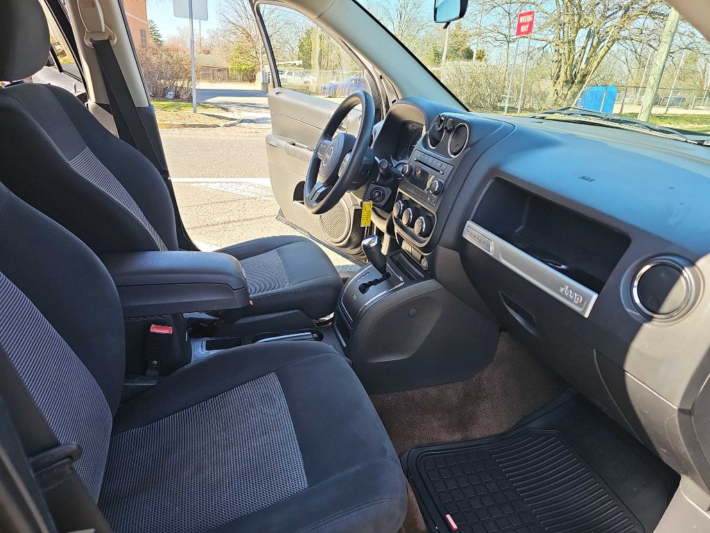 Photo 14 of this JEEP COMPASS