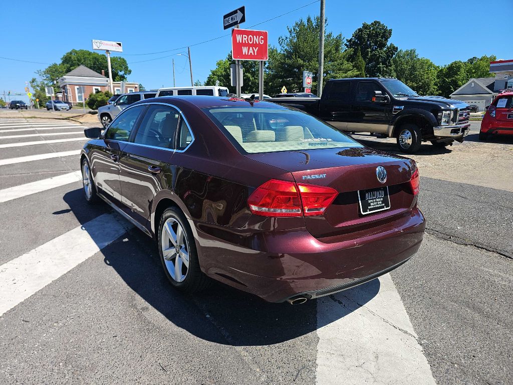 Photo 7 of this VOLKSWAGEN PASSAT
