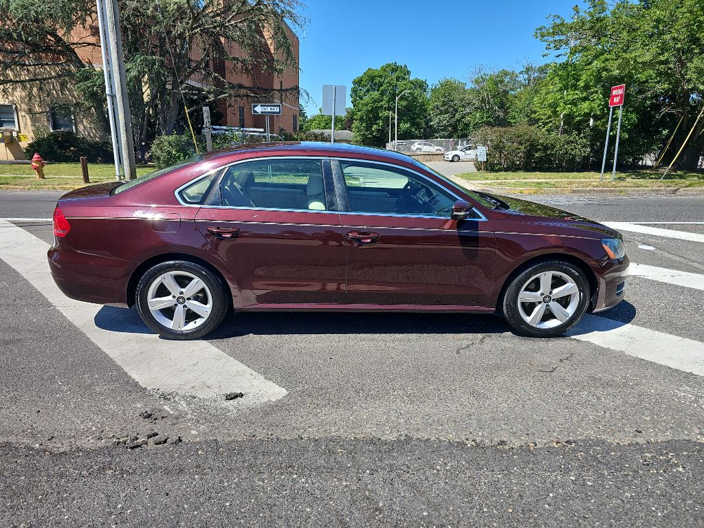 Photo 4 of this VOLKSWAGEN PASSAT