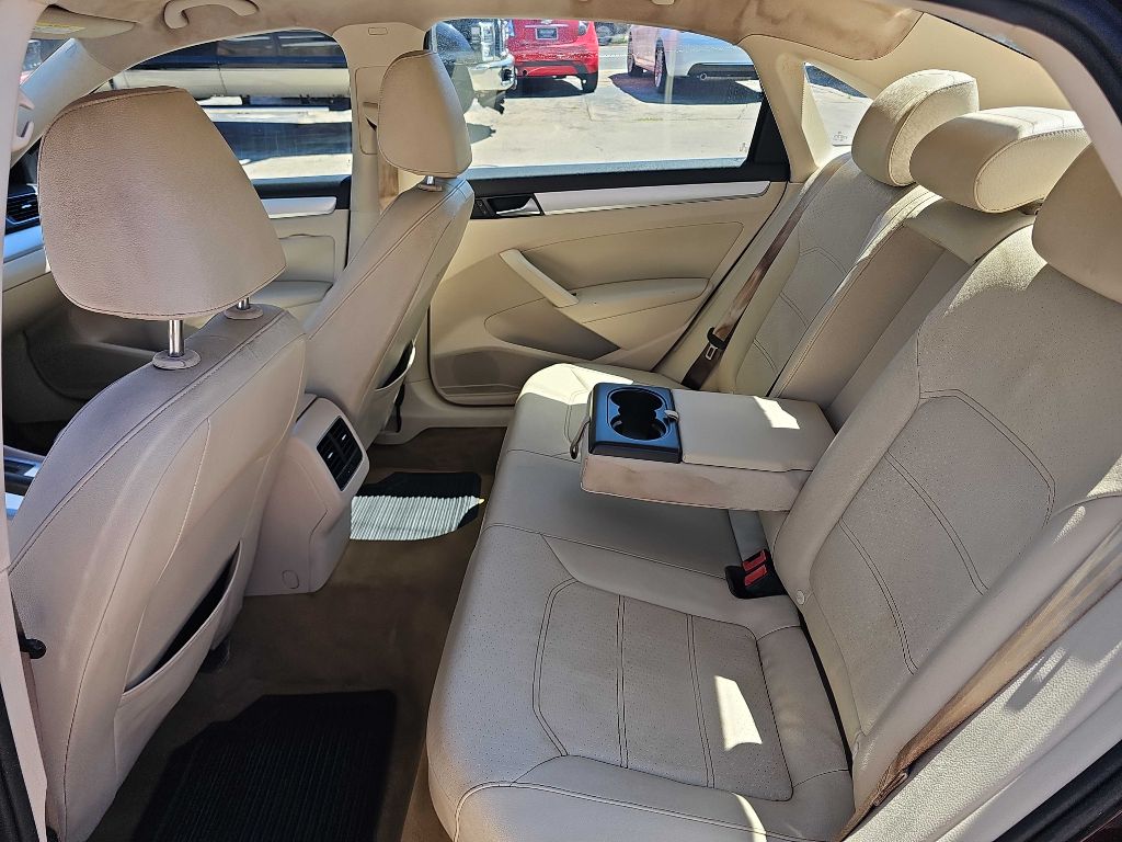Photo 12 of this VOLKSWAGEN PASSAT