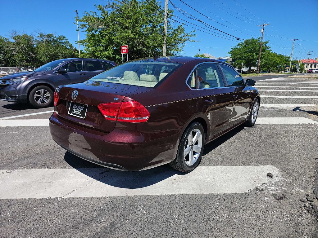 Photo 5 of this VOLKSWAGEN PASSAT