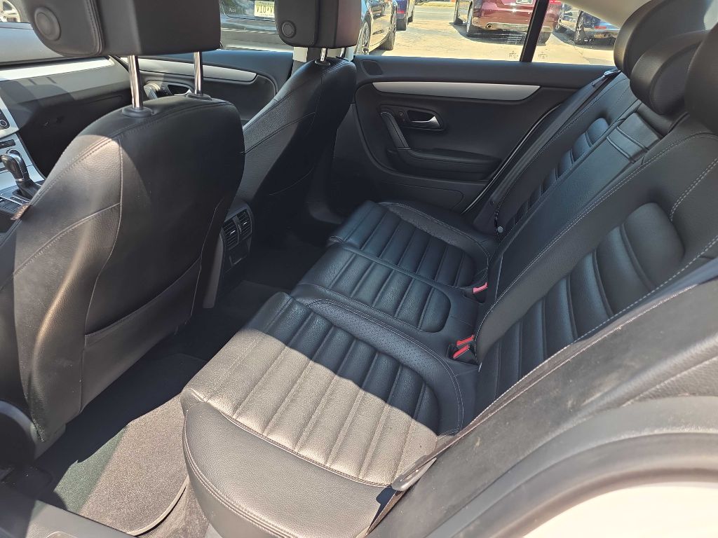 Photo 11 of this VOLKSWAGEN CC