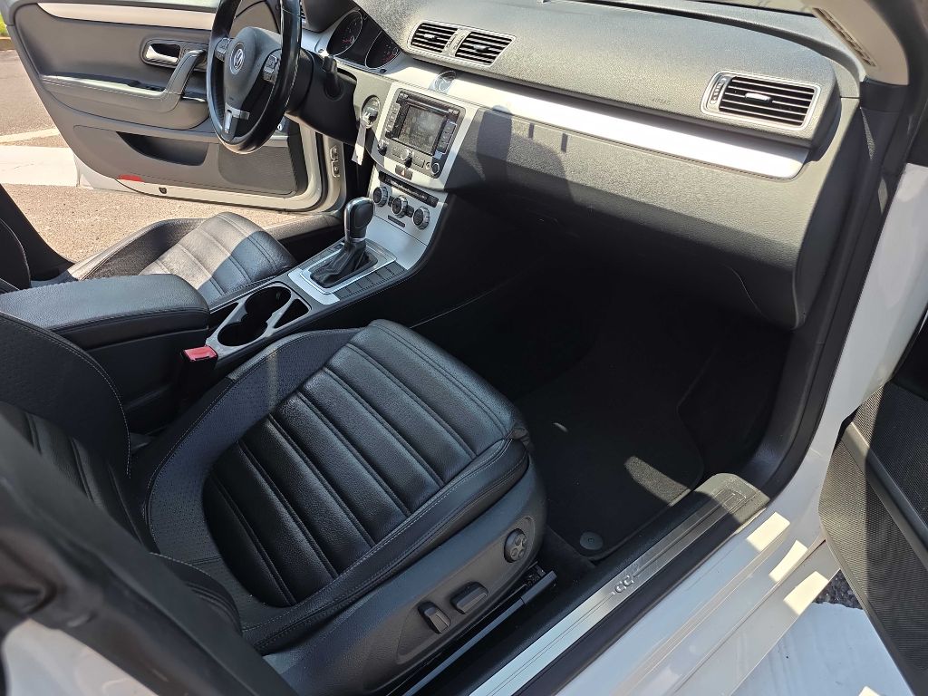 Photo 12 of this VOLKSWAGEN CC