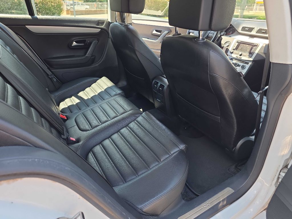 Photo 13 of this VOLKSWAGEN CC