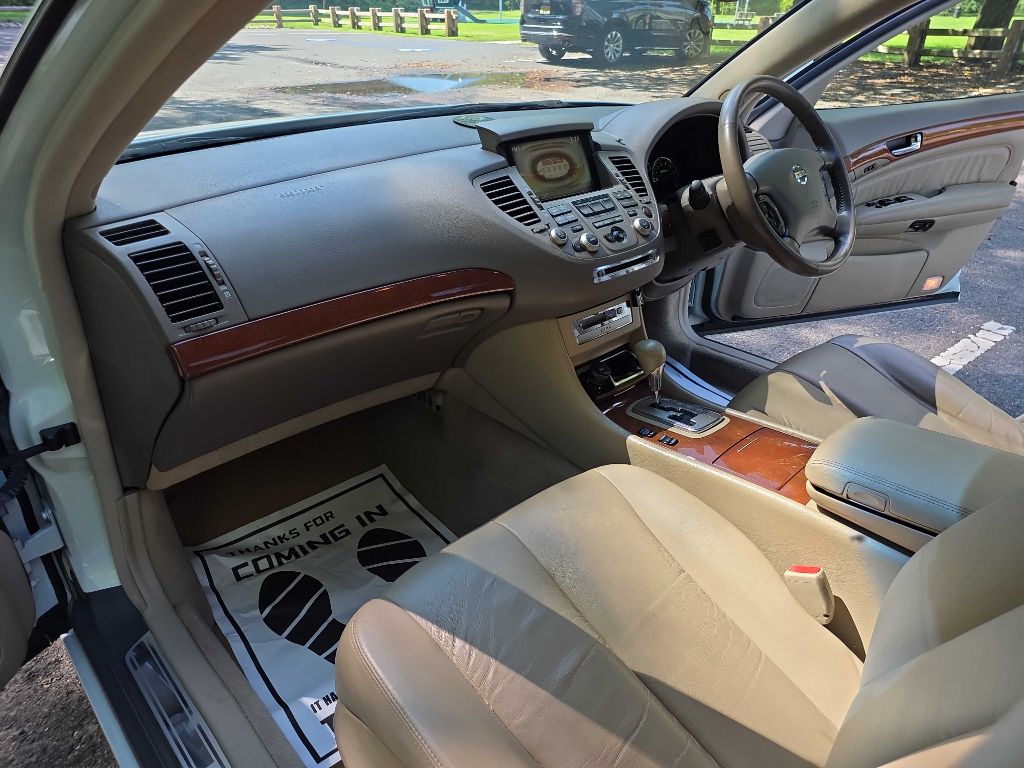 Photo 12 of this NISSAN CIMA