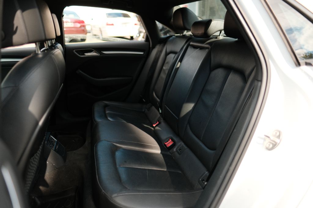 Photo 12 of this AUDI A3