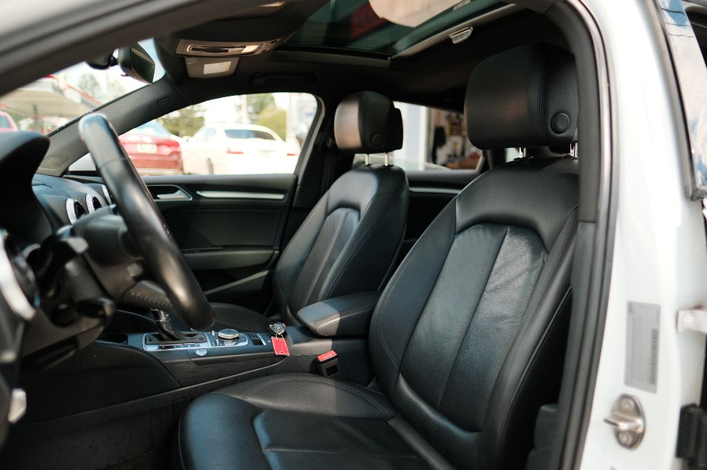Photo 10 of this AUDI A3
