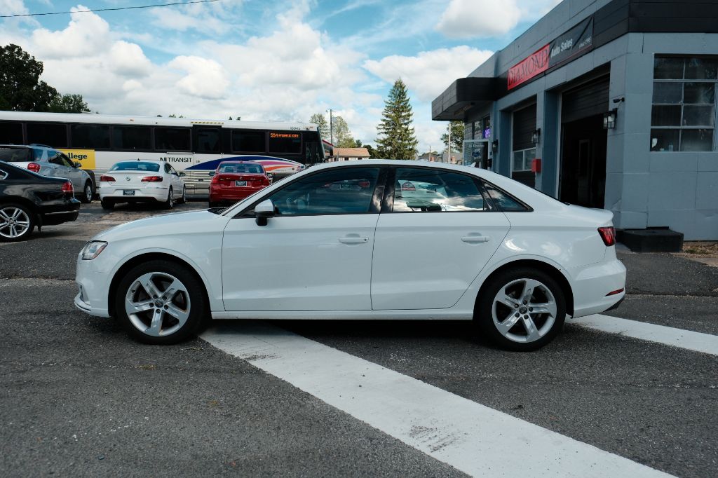 Photo 8 of this AUDI A3