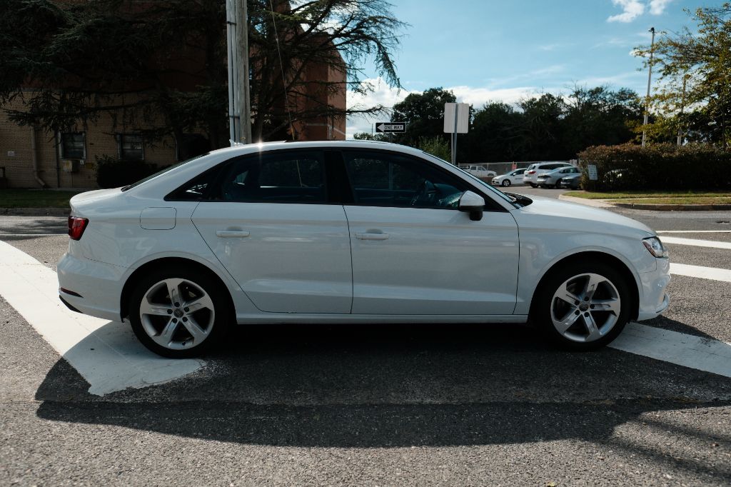Photo 4 of this AUDI A3