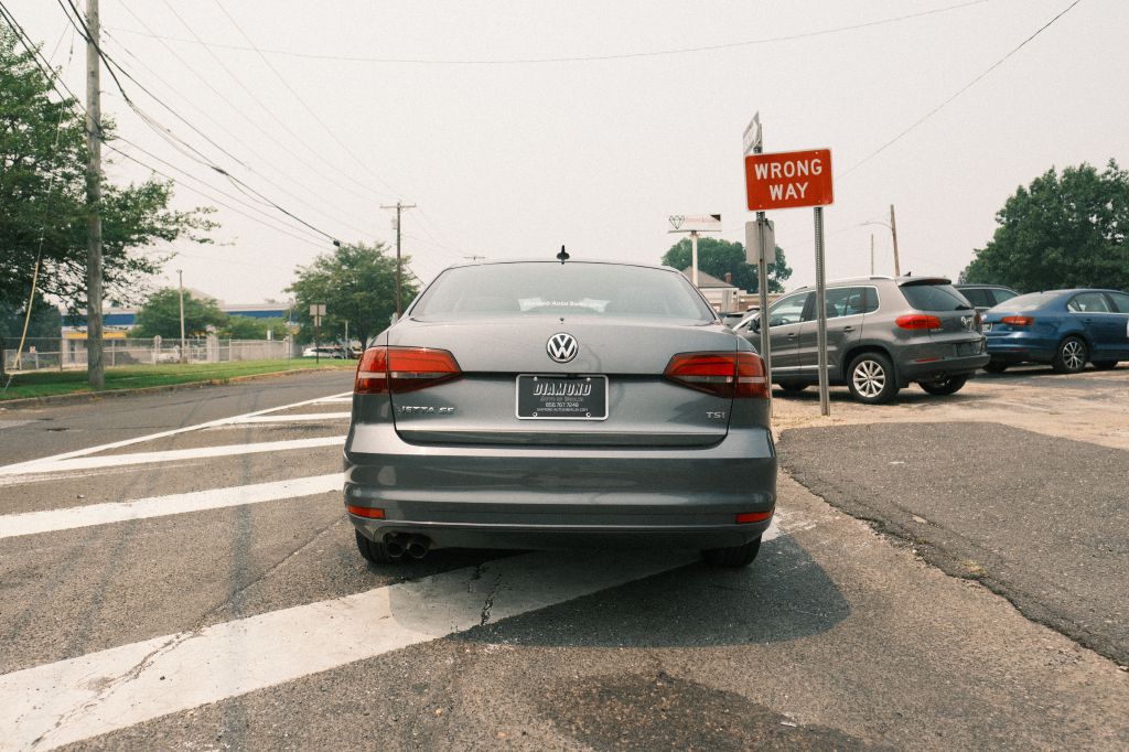 Photo 6 of this VOLKSWAGEN JETTA