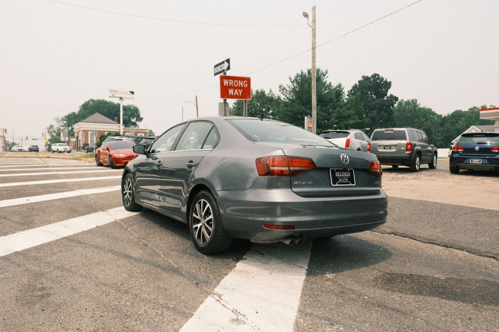 Photo 7 of this VOLKSWAGEN JETTA