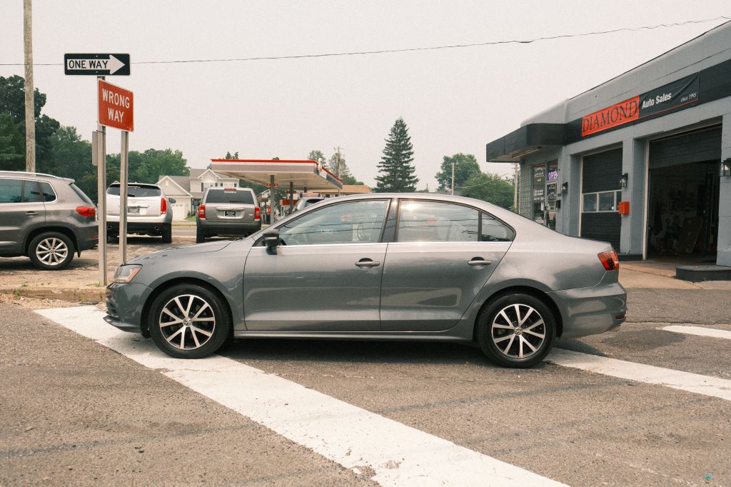 Photo 8 of this VOLKSWAGEN JETTA