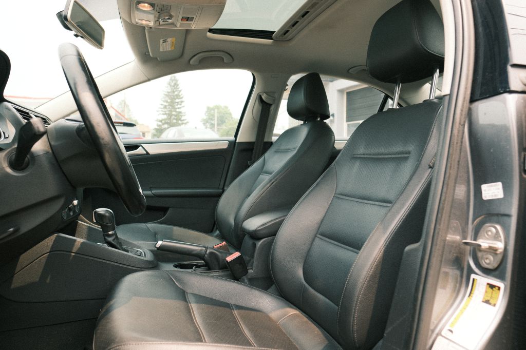 Photo 10 of this VOLKSWAGEN JETTA