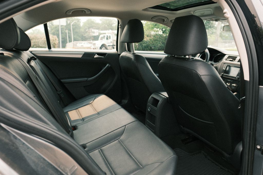 Photo 13 of this VOLKSWAGEN JETTA