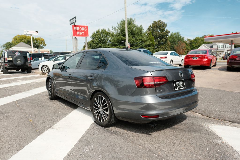 Photo 7 of this VOLKSWAGEN JETTA