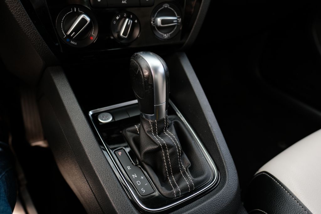 Photo 17 of this VOLKSWAGEN JETTA