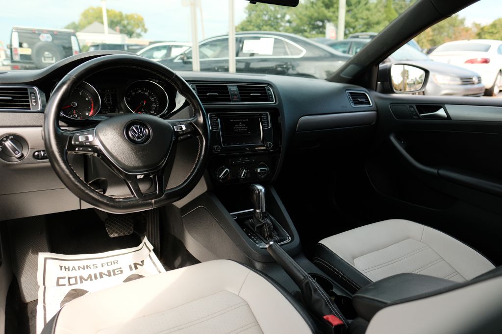 Photo 10 of this VOLKSWAGEN JETTA