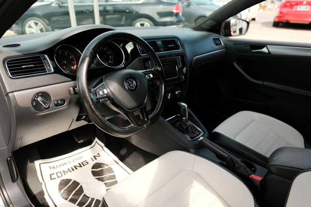 Photo 9 of this VOLKSWAGEN JETTA