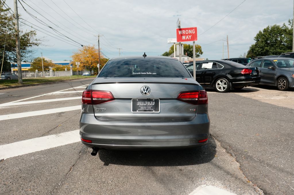 Photo 6 of this VOLKSWAGEN JETTA