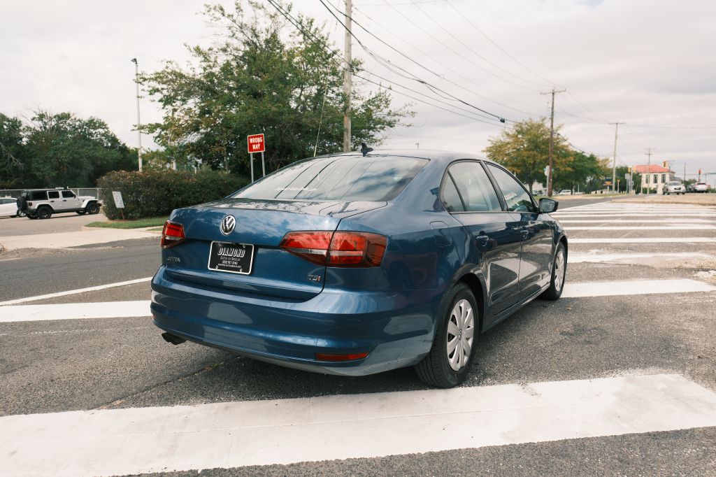 Photo 5 of this VOLKSWAGEN JETTA