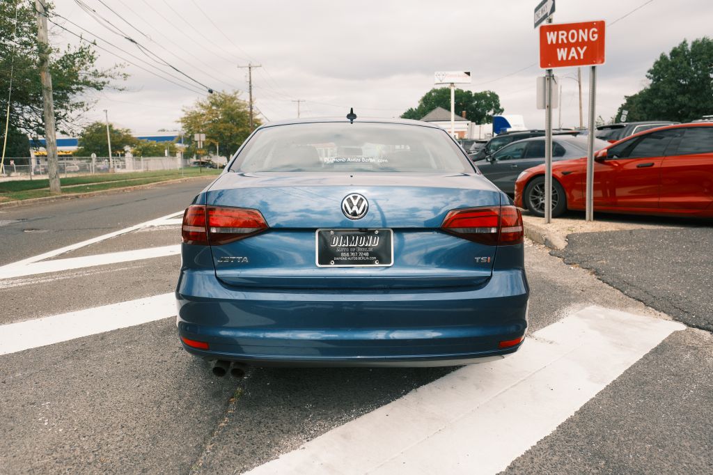 Photo 6 of this VOLKSWAGEN JETTA