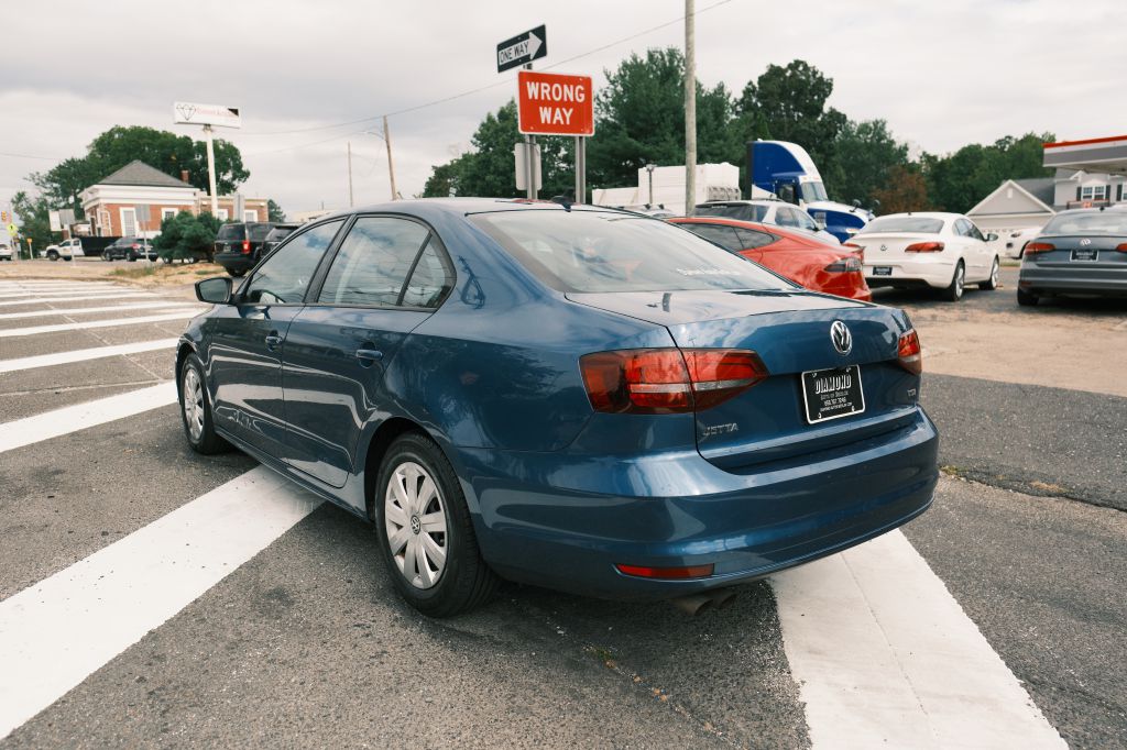 Photo 7 of this VOLKSWAGEN JETTA