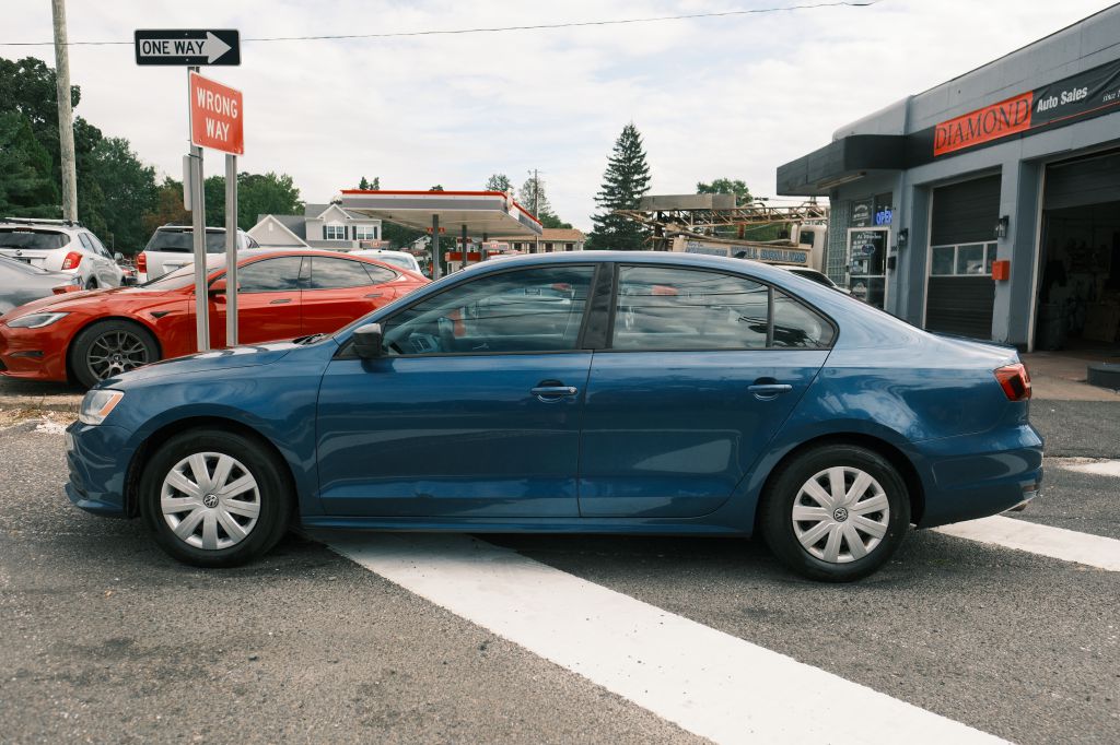 Photo 8 of this VOLKSWAGEN JETTA