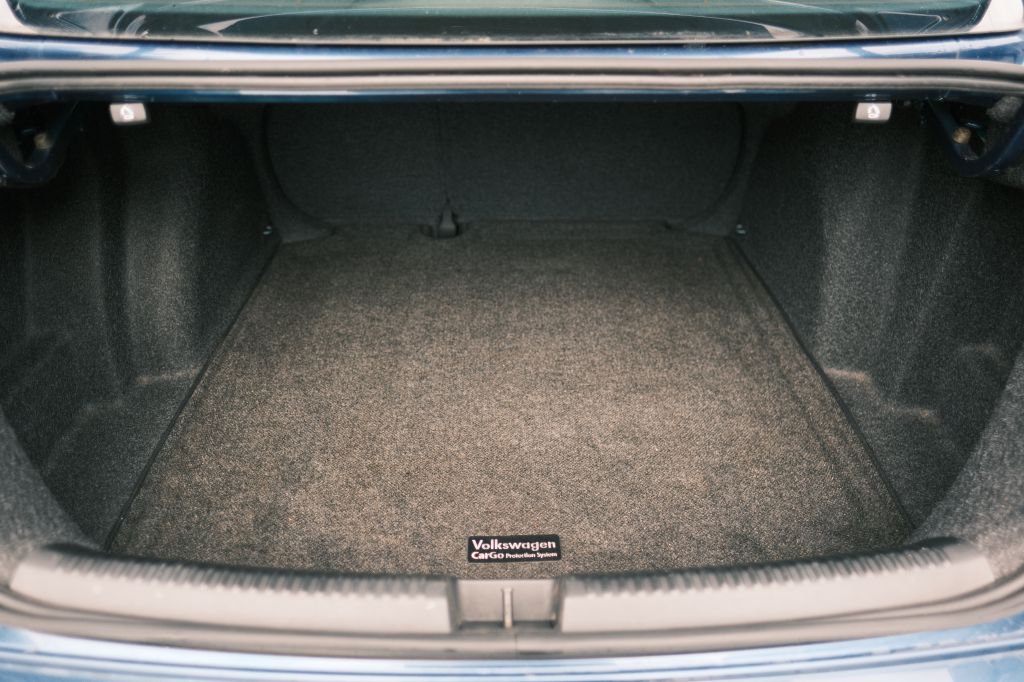 Photo 13 of this VOLKSWAGEN JETTA