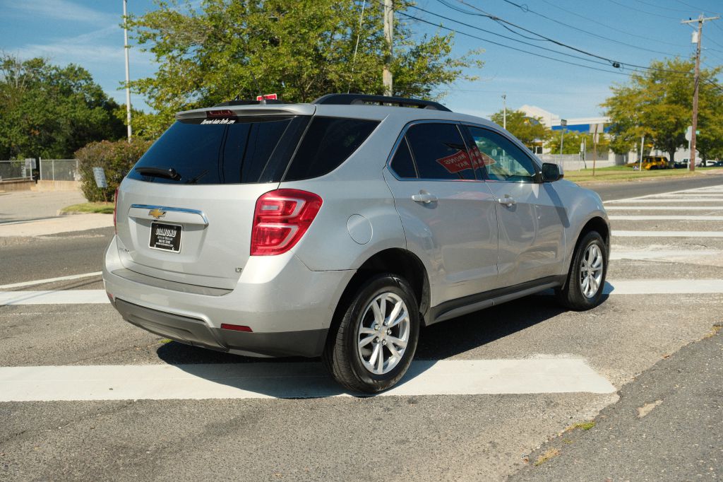 Photo 5 of this CHEVROLET EQUINOX