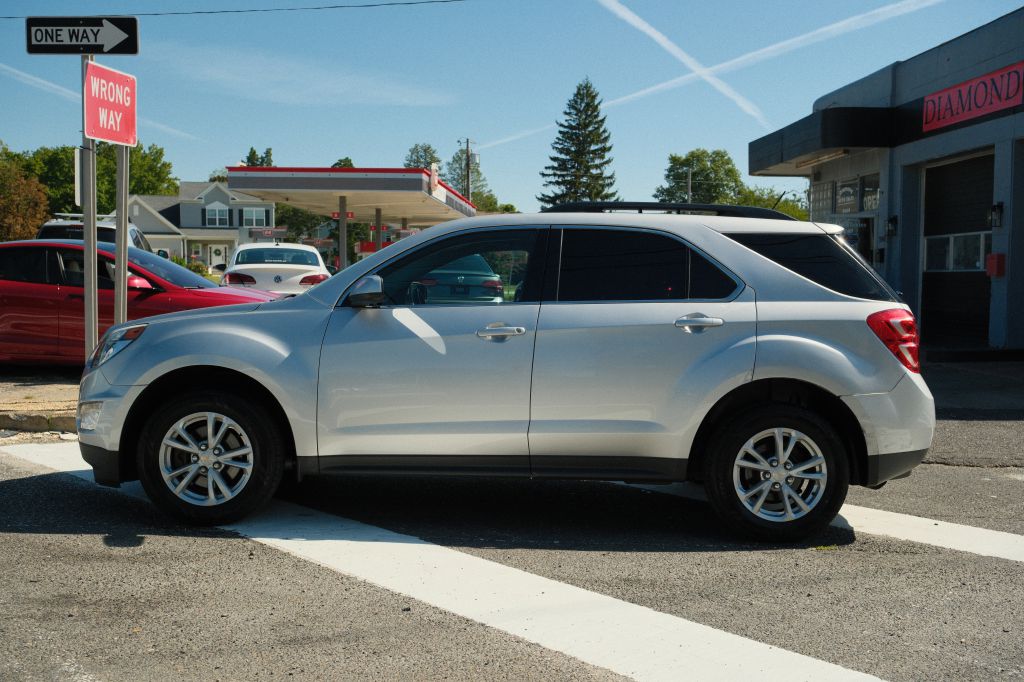 Photo 8 of this CHEVROLET EQUINOX