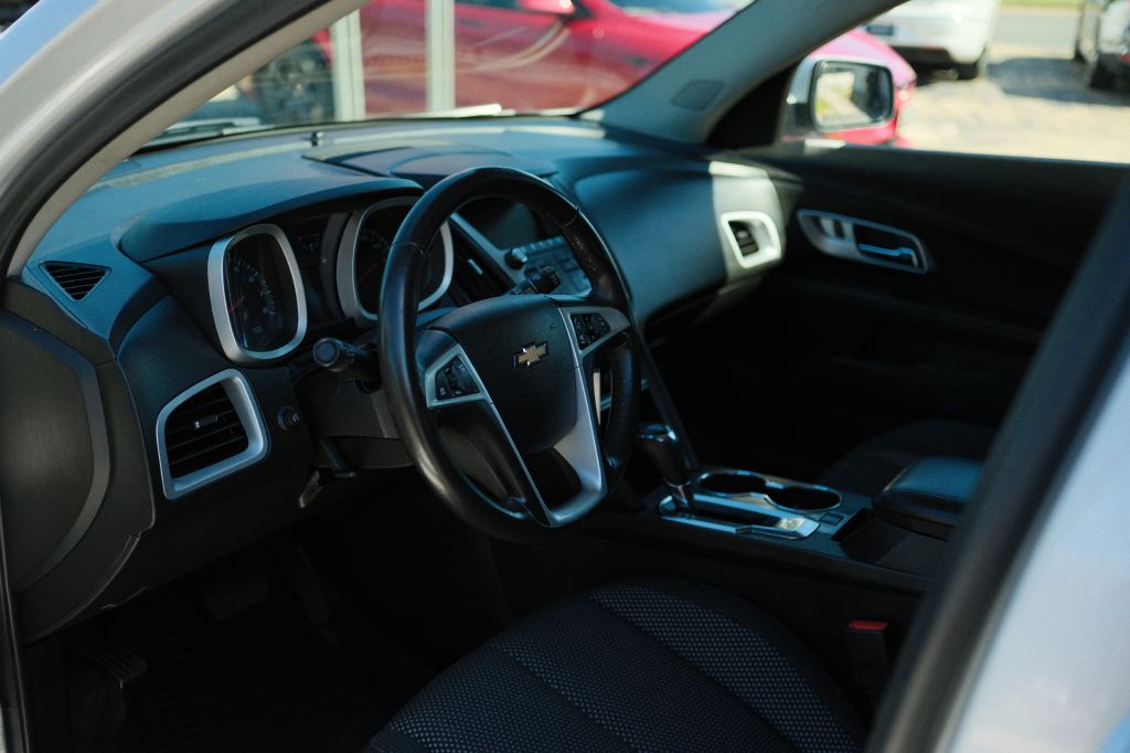 Photo 9 of this CHEVROLET EQUINOX