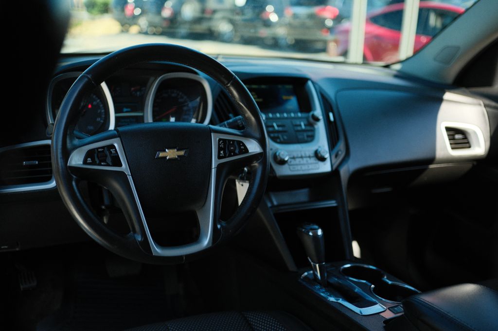 Photo 11 of this CHEVROLET EQUINOX