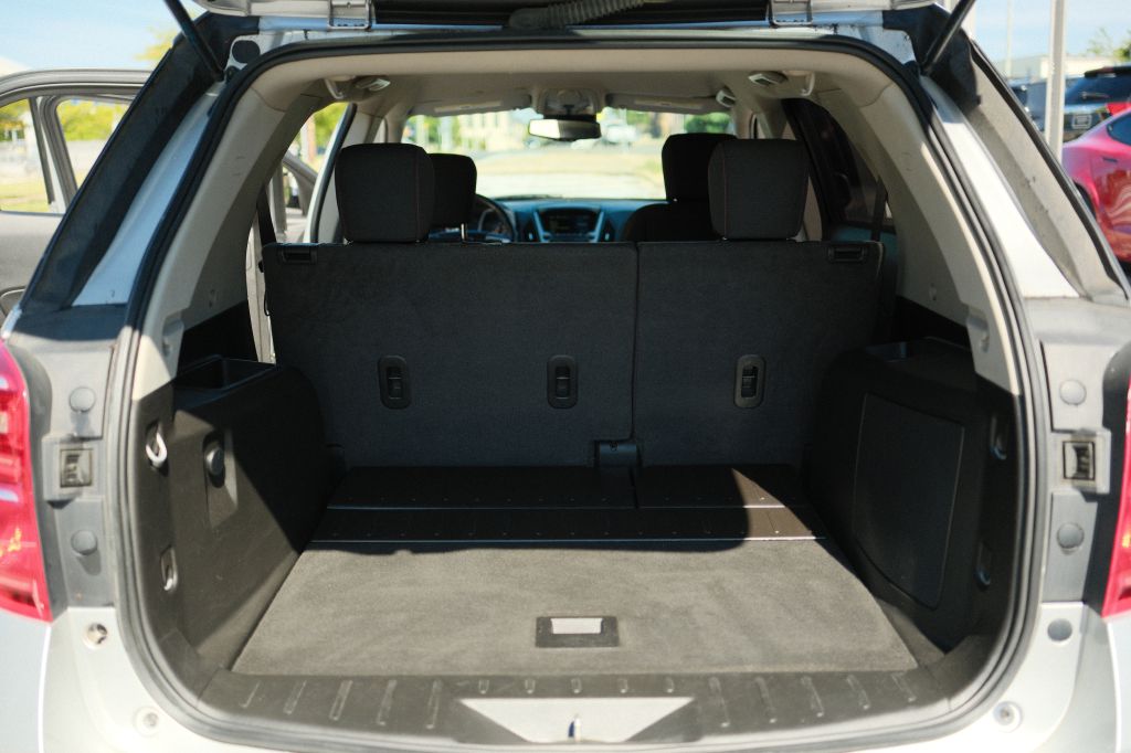 Photo 18 of this CHEVROLET EQUINOX