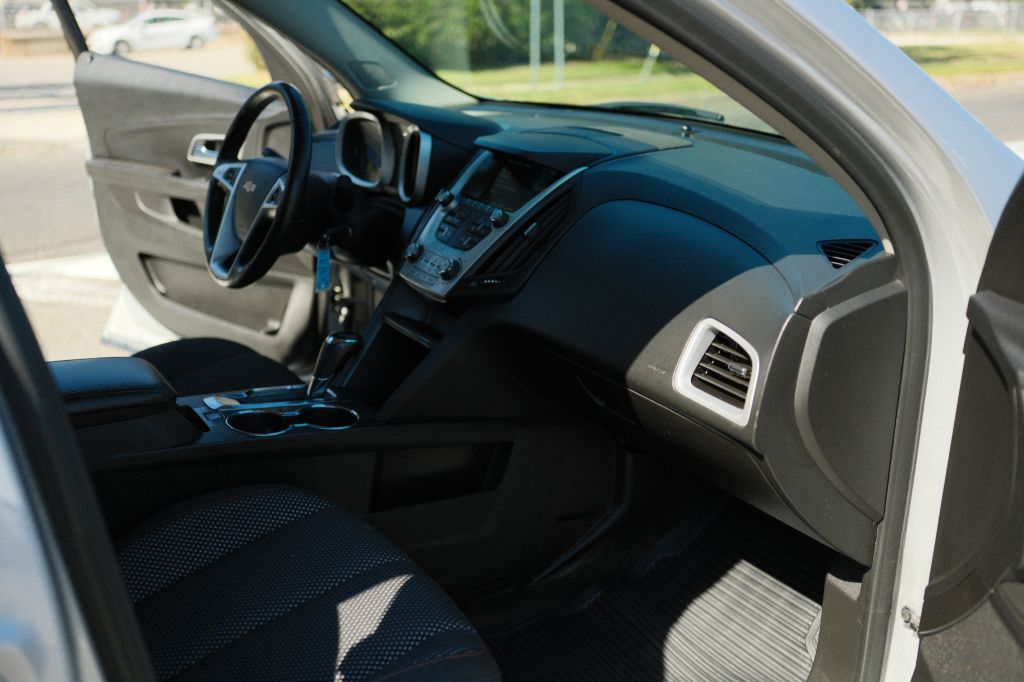 Photo 14 of this CHEVROLET EQUINOX
