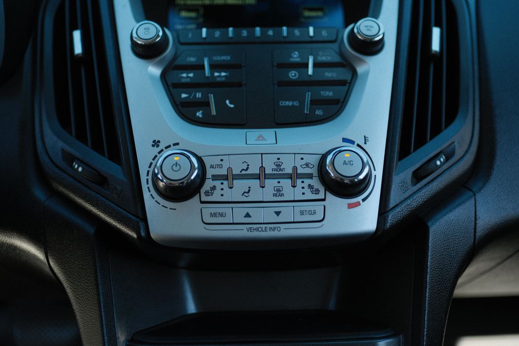 Photo 16 of this CHEVROLET EQUINOX