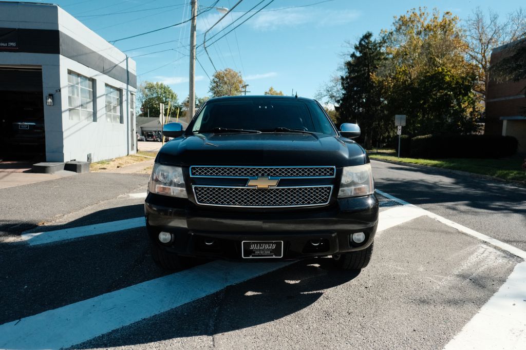 Photo 2 of this CHEVROLET SUBURBAN