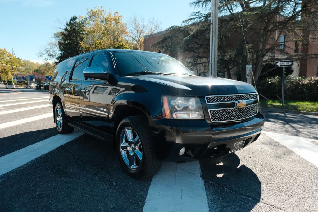 Photo 3 of this CHEVROLET SUBURBAN