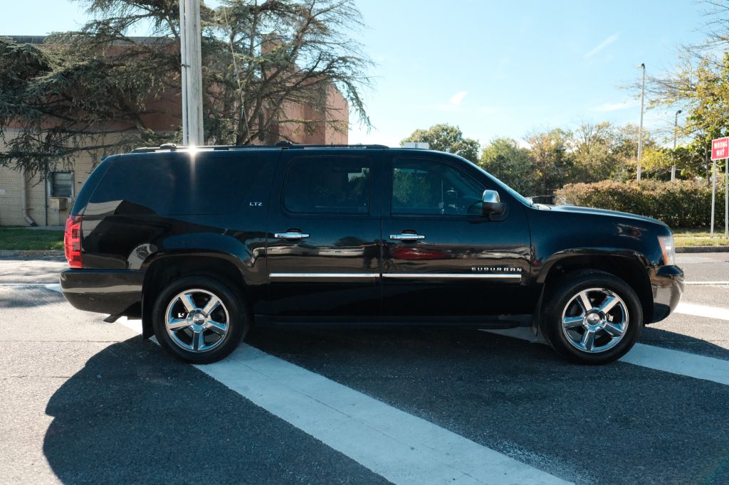 Photo 4 of this CHEVROLET SUBURBAN