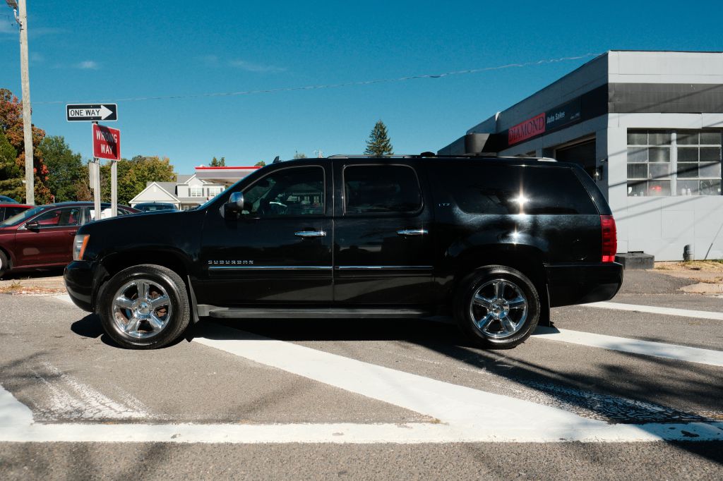Photo 8 of this CHEVROLET SUBURBAN